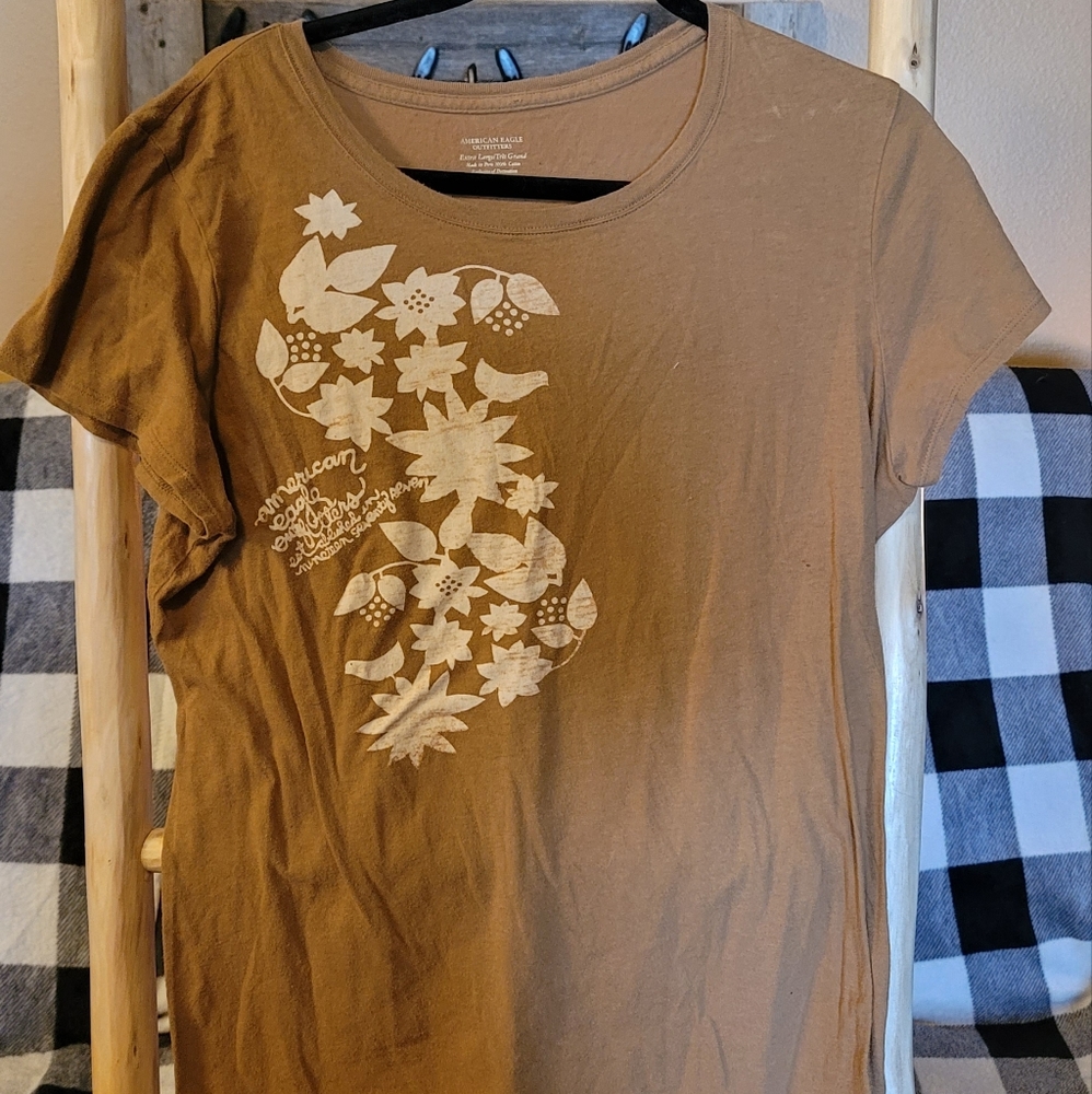 Womens American Eagle yee shirt size large